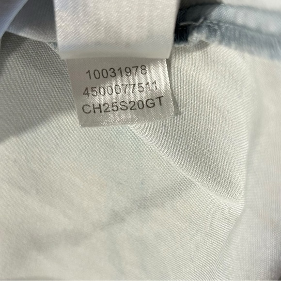 A very pretty Ariat shirt with intricate open stitch work on the front. - Picture 8 of 11